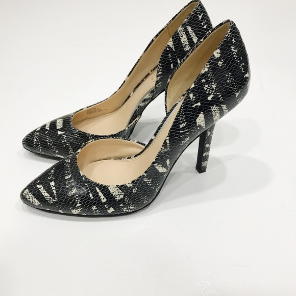 BCBG Paris Shoes - BCBG Paris snakeskin pumps US 8 black ivory